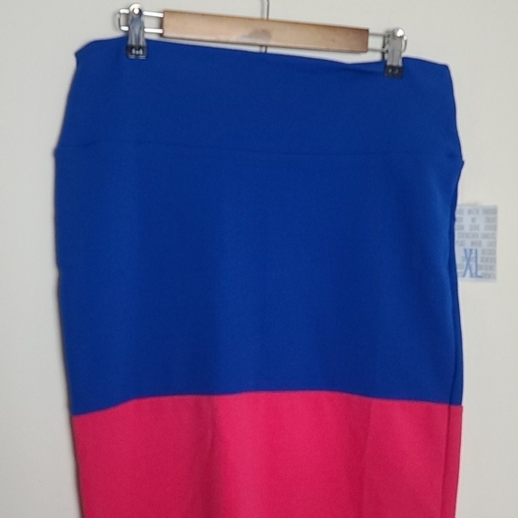 LulaRoe pink and blue cassie NWT - Picture 2 of 6